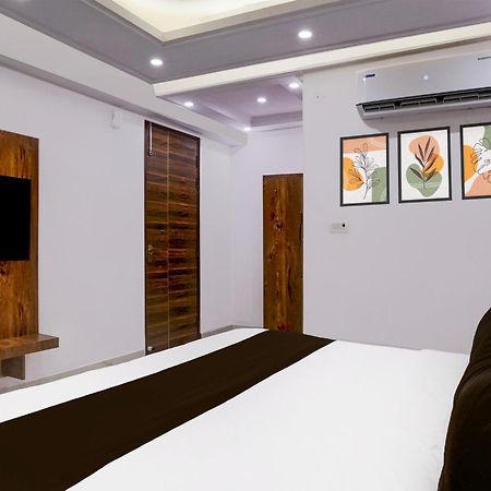Townhouse Hotel Grand Emporio By Sbg Near Vaishali Metro Station Ghaziabad Buitenkant foto