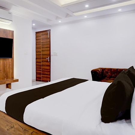 Townhouse Hotel Grand Emporio By Sbg Near Vaishali Metro Station Ghaziabad Buitenkant foto