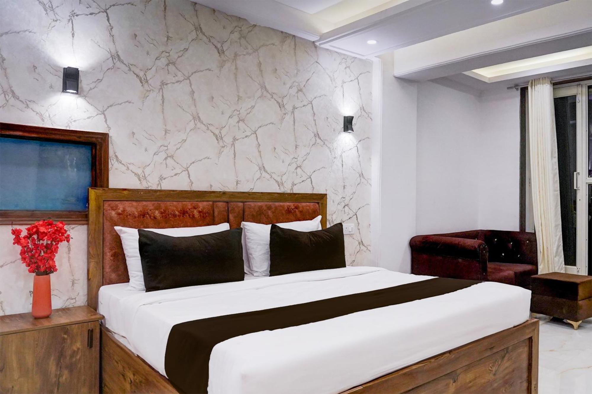 Townhouse Hotel Grand Emporio By Sbg Near Vaishali Metro Station Ghaziabad Buitenkant foto