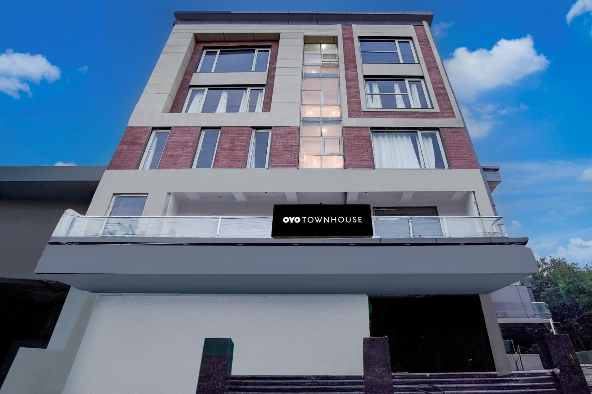 Townhouse Hotel Grand Emporio By Sbg Near Vaishali Metro Station Ghaziabad Buitenkant foto