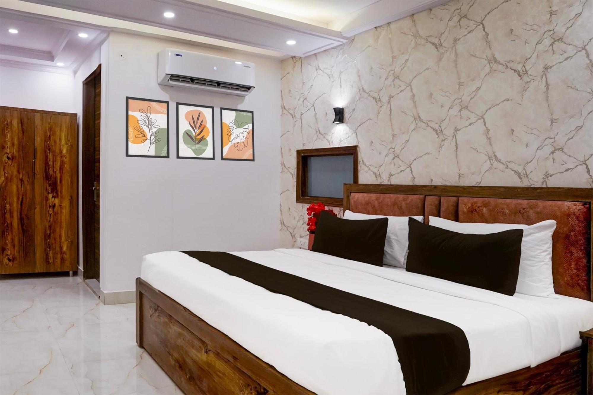 Townhouse Hotel Grand Emporio By Sbg Near Vaishali Metro Station Ghaziabad Buitenkant foto