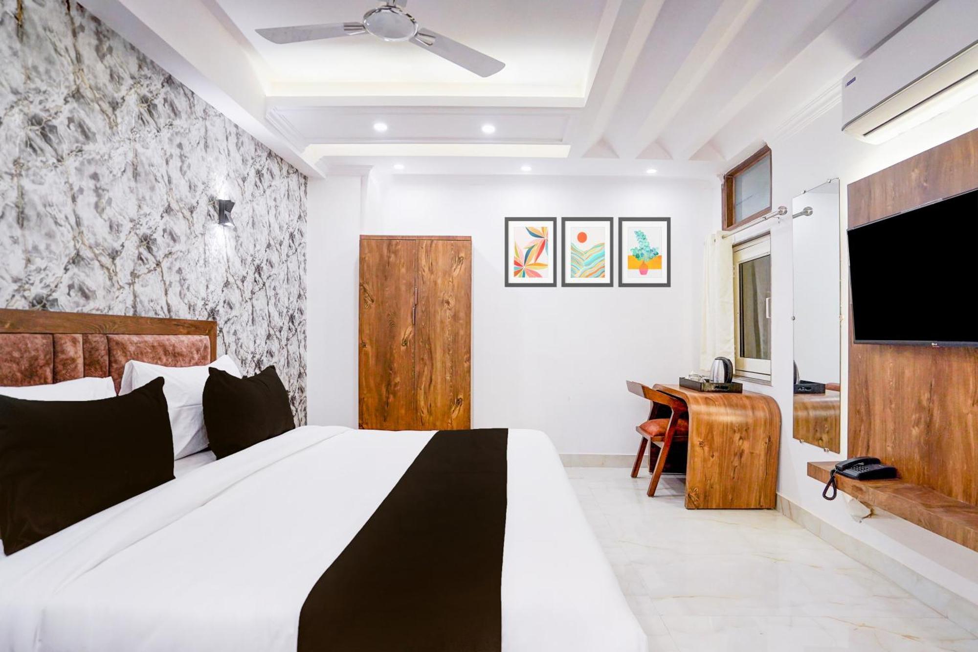 Townhouse Hotel Grand Emporio By Sbg Near Vaishali Metro Station Ghaziabad Buitenkant foto