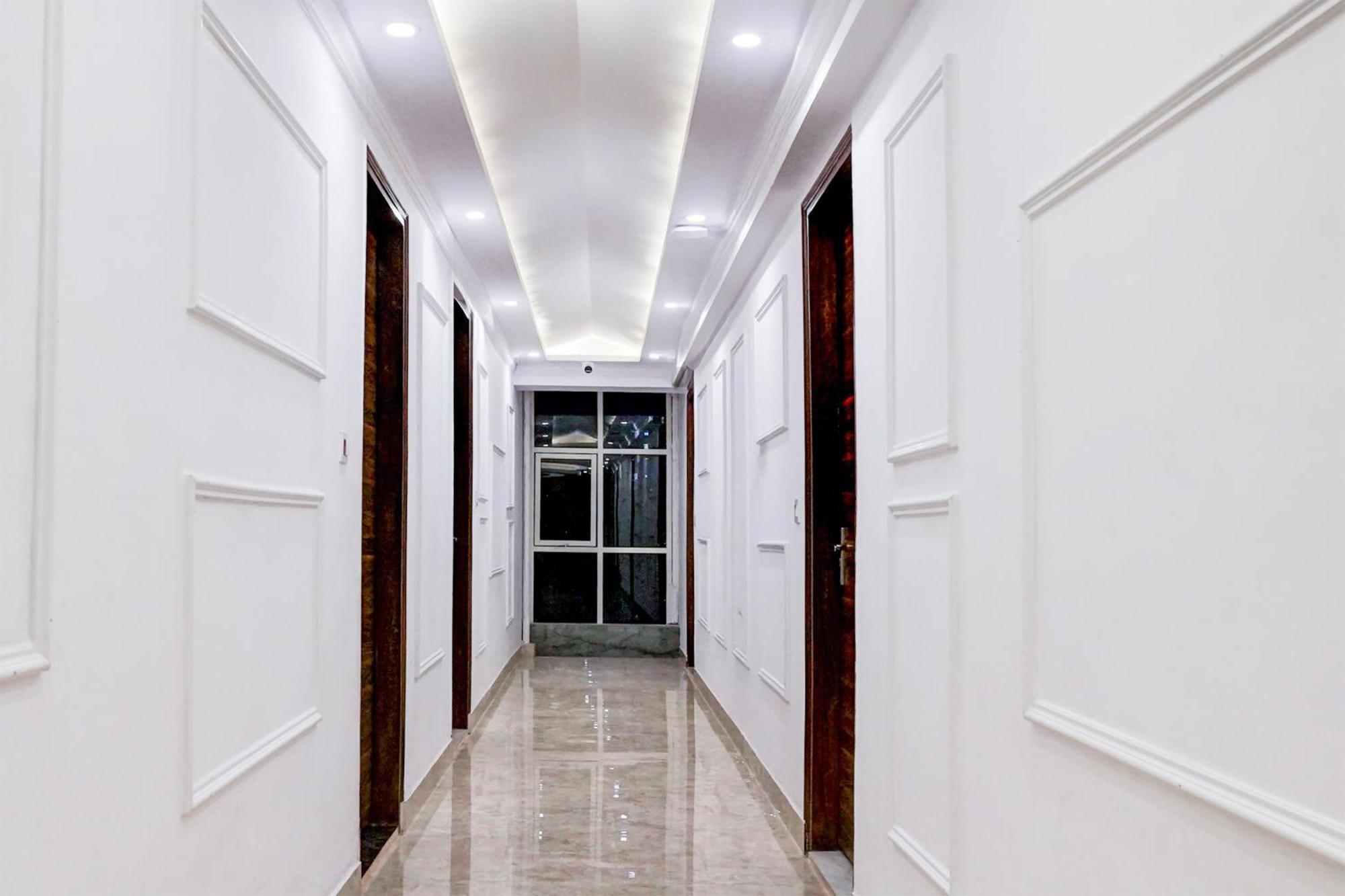 Townhouse Hotel Grand Emporio By Sbg Near Vaishali Metro Station Ghaziabad Buitenkant foto
