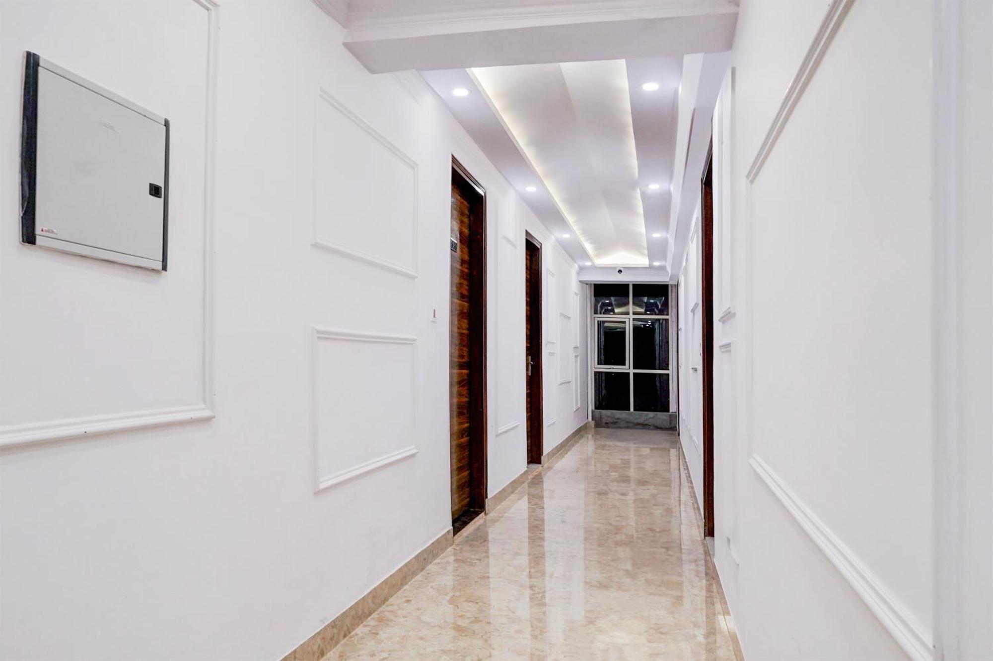 Townhouse Hotel Grand Emporio By Sbg Near Vaishali Metro Station Ghaziabad Buitenkant foto